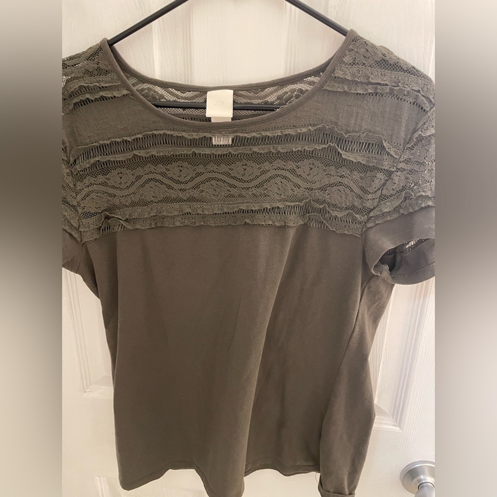H&M dark green shirt